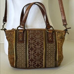 FOSSIL TAPESTRY THREE COMPARTMENT STYLE HANDBAG OR CROSSBODY CROCODILE BOTTOM